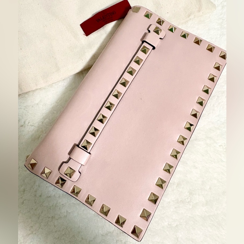 Valentino Blush Pink Rockstud Leather Clutch - Picture 4 of 16